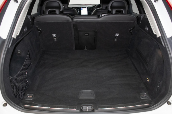 2019 Volvo XC60 UZ D4 Momentum SUV Image 11