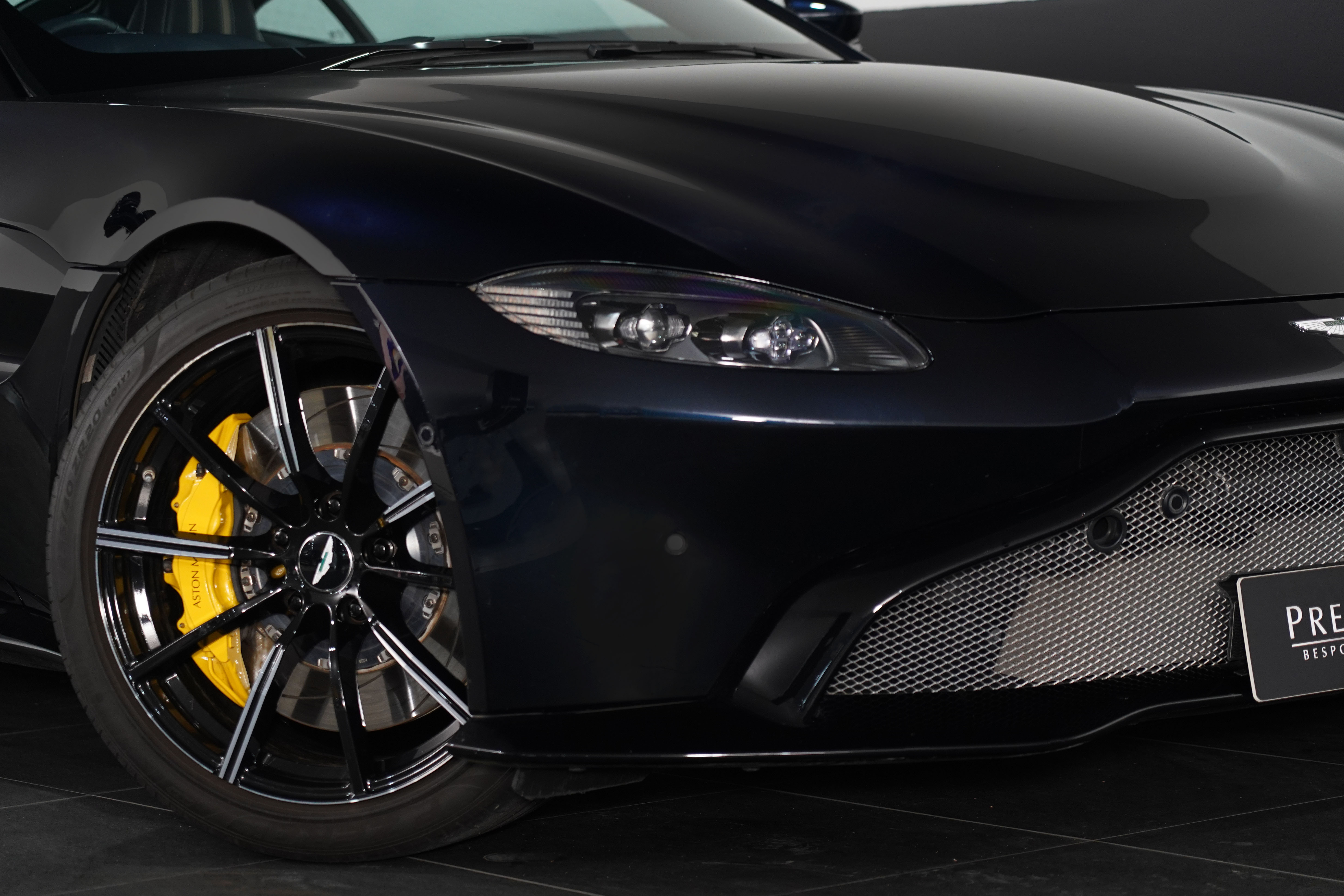 2018 Aston Martin Vantage Coupe Image 11