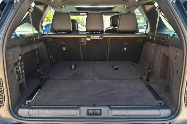 2025 Land Rover Discovery Series 5 P360 Dynamic SE SUV image 9