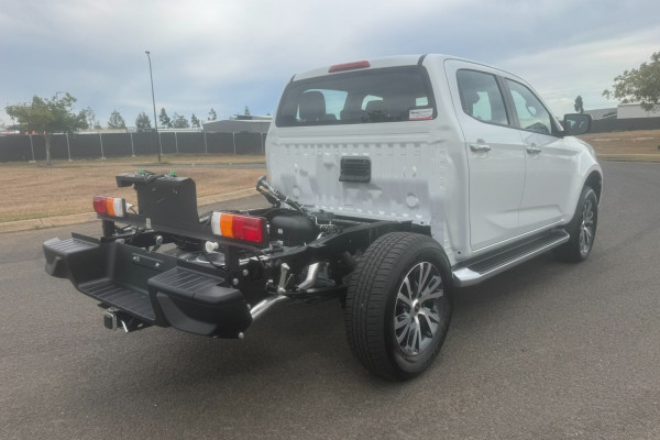 2026 Isuzu D-MAX RG LS-U Cab Chassis Image 3