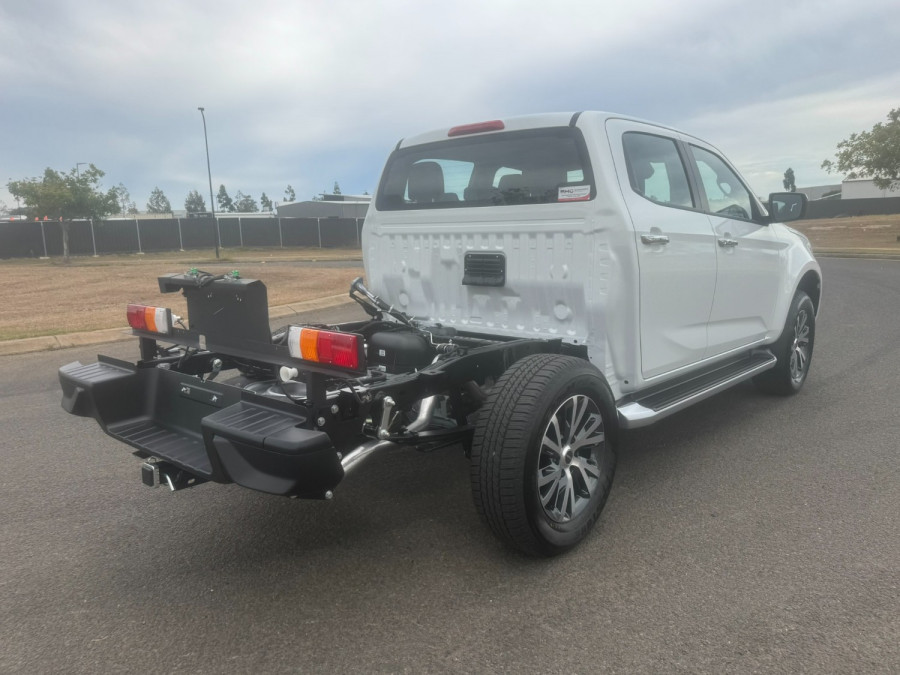 2026 Isuzu D-MAX RG LS-U Cab Chassis Image 3