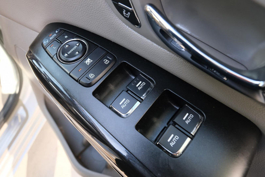 2015 MY16 Kia Carnival YP Platinum People Mover Image 11