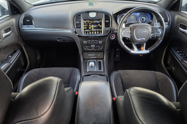 2017 Chrysler 300 LX SRT Sedan Image 16