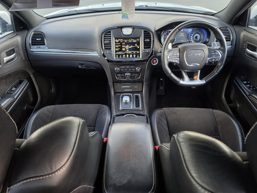 2017 Chrysler 300 LX SRT Sedan Image 16