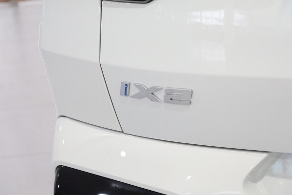 2024 BMW iX2 U10 eDrive20 M Sport SUV image 4