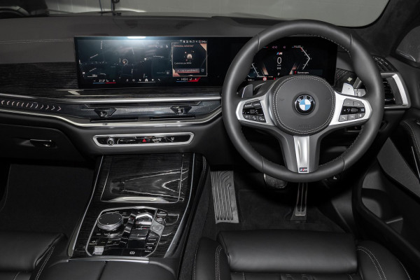 2025 BMW X7 G07 LCI xDrive40d M Sport SUV image 7
