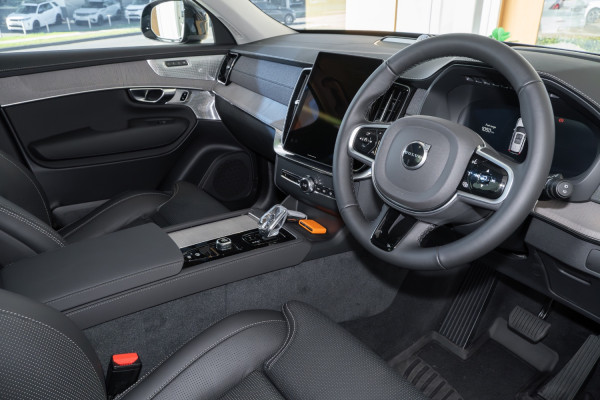 2026 Volvo XC90 L Series Ultra B5 Dark SUV Image 13