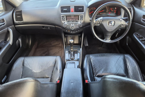 2004 Honda Accord Euro 7th Gen Luxury Sedan Image 11