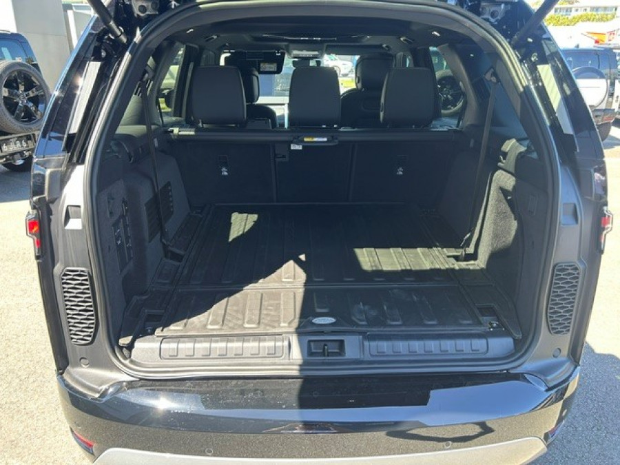 2026 Land Rover Discovery Series 5 D350 Gemini SUV Image 17