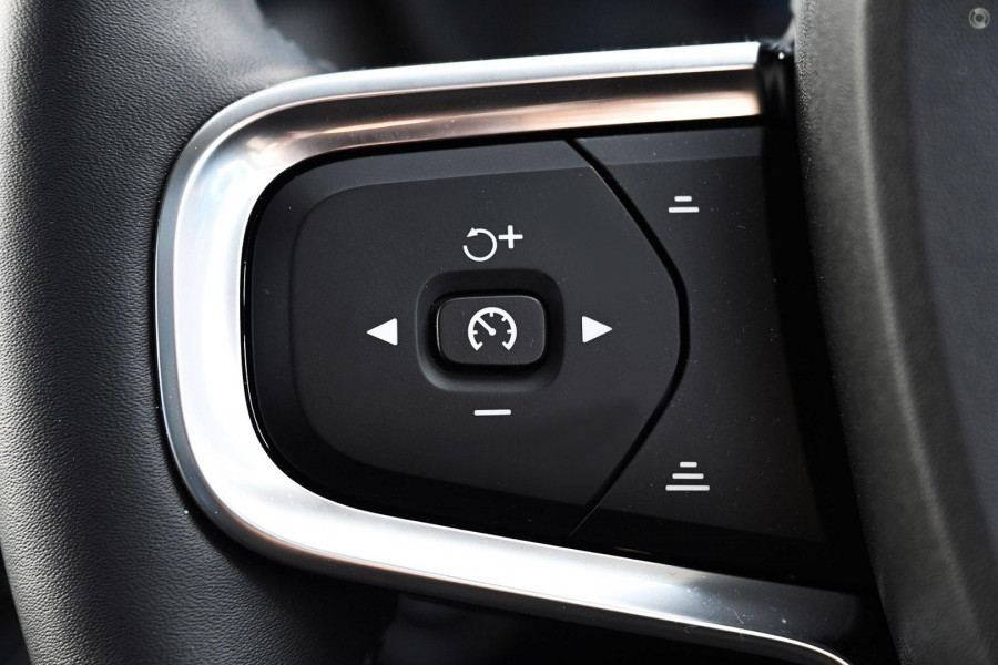 2025 Volvo XC40  Plus B4 SUV Image 12