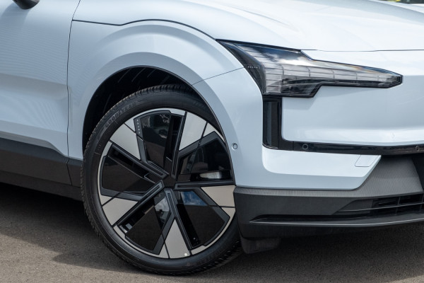 2024 Volvo EX30  Twin Motor Performance Ultra SUV Image 5