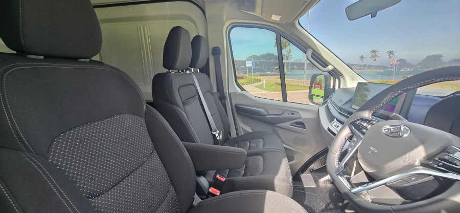 2026 MY25 LDV Deliver 9  Mid Roof LWB Van Image 4