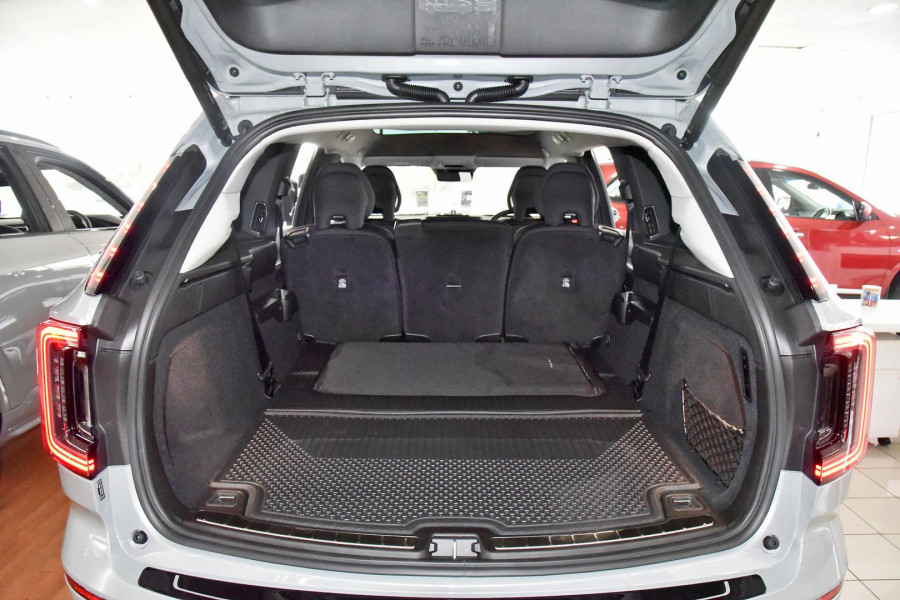 2025 Volvo EX90 No Series Plus Twin Motor SUV Image 17