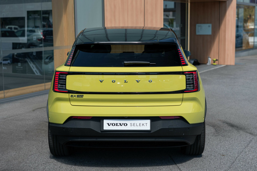 2025 Volvo EX30  Twin Motor Performance Ultra SUV Image 7