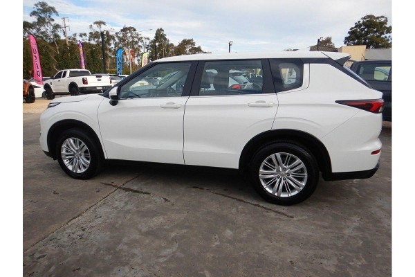 2024 Mitsubishi Outlander ZM ES SUV
