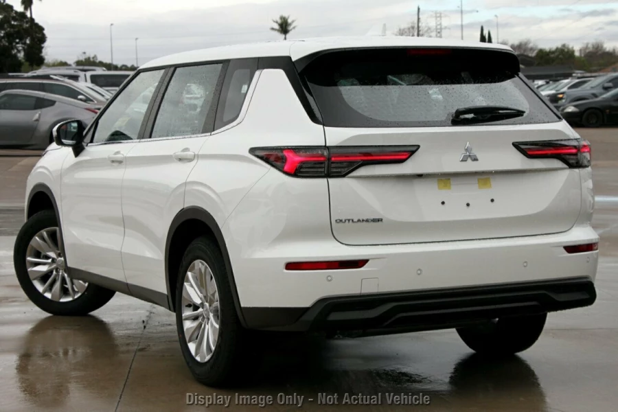 2026 Mitsubishi Outlander ZM ES Wagon Image 3