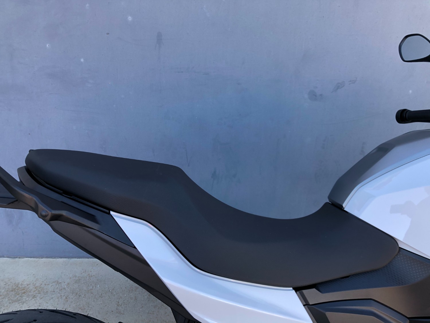 2020 BMW F900 XR Motorcycle Image 18