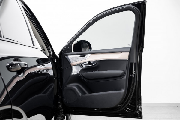2025 Volvo XC90 L Series Ultra T8 Plug-In Hybrid SUV Image 9