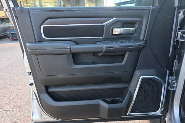 2026 Ram 2500 DJ Laramie Dual Cab Image 16