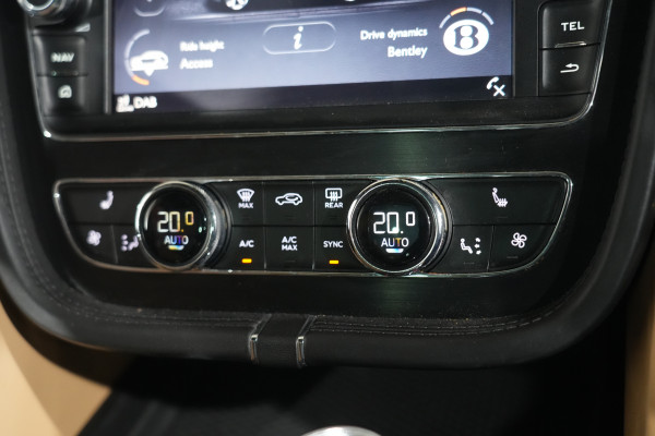 2016 Bentley Bentayga SUV Image 17