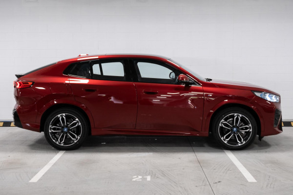 2024 BMW iX2 U10 eDrive20 M Sport SUV image 5