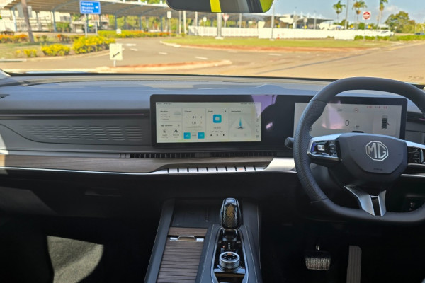 2025 MG QS IS31 Essence SUV Image 18