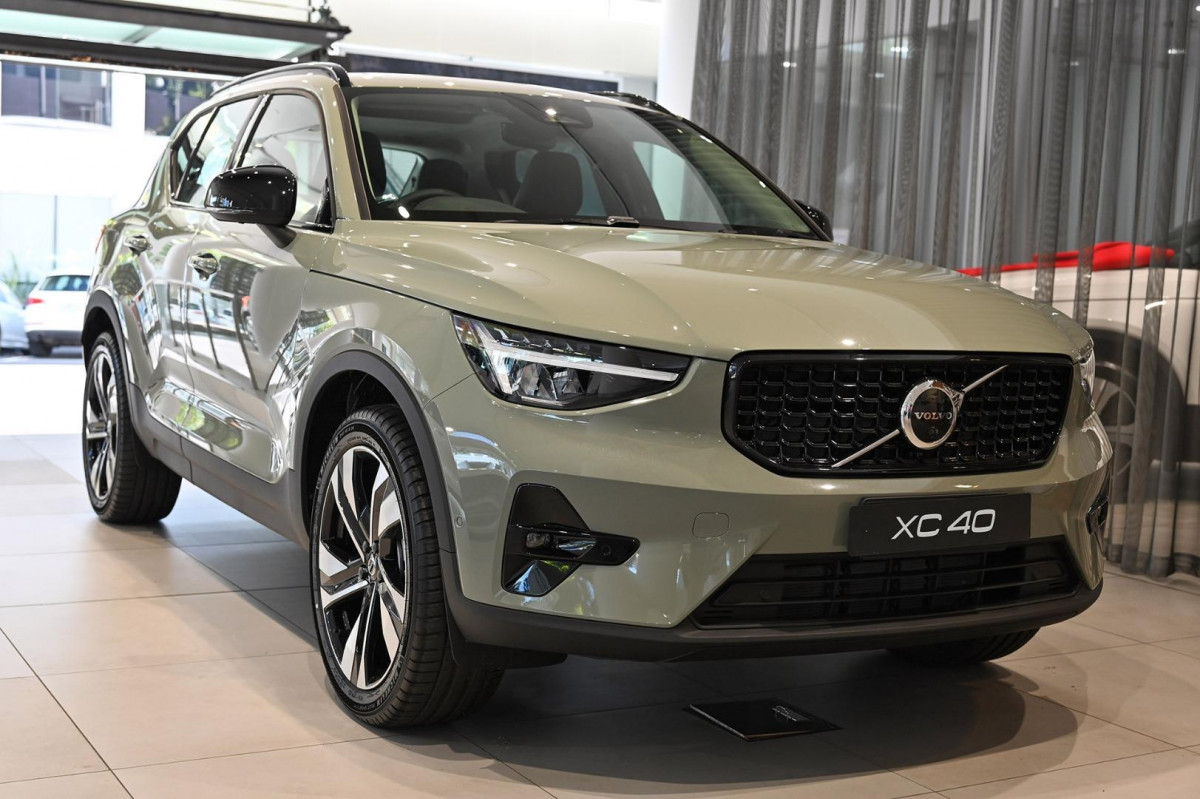 Demo 2022 Volvo XC40 Ultimate B5 Dark #9928493 South Yarra, VIC