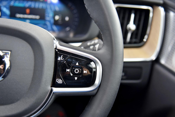 2025 MY26 Volvo XC60 UZ Ultra B5 Dark SUV Image 10