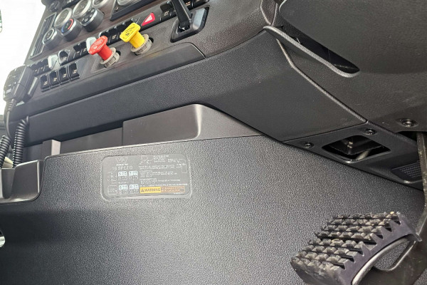 2024 Western Star 48x Cab Chassis Image 17