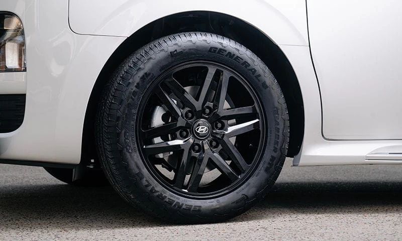 18" POHANG Alloy Wheel - Gloss Black