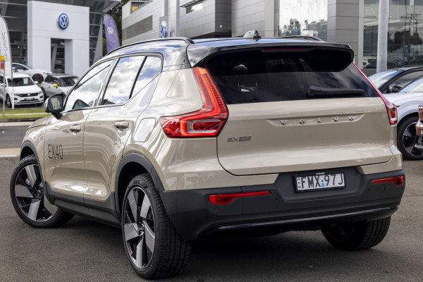 2025 Volvo EX40 No Series Ultra Single Motor Extended Range SUV Image 2