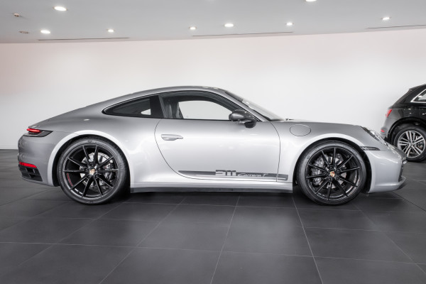 2024 Porsche 911 992 Carrera Coupe image 3