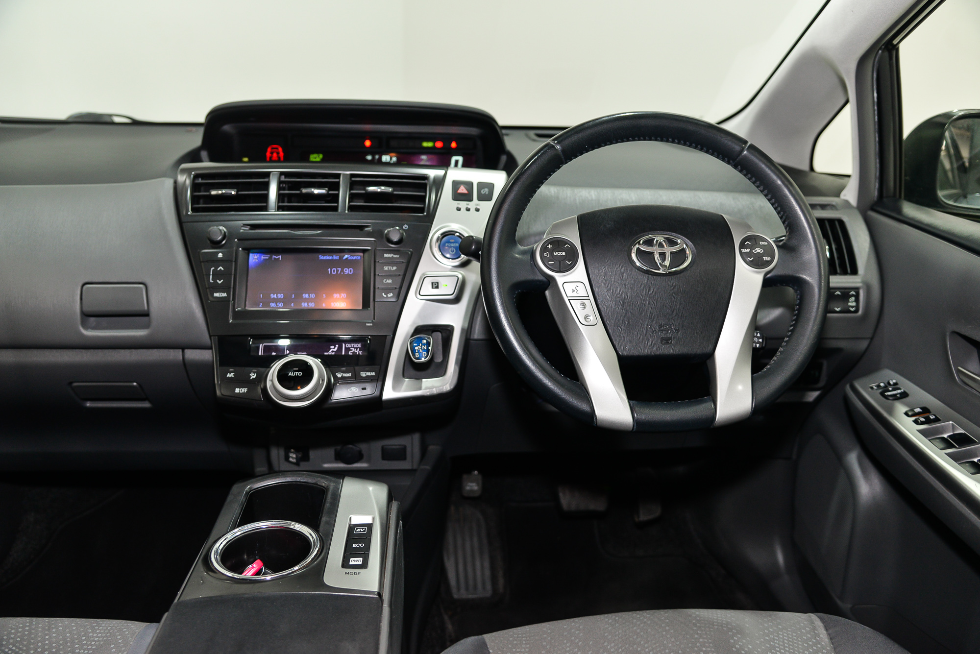 2013 Toyota Prius V Toyota Prius V Hybrid  V Hybrid Wagon Image 22