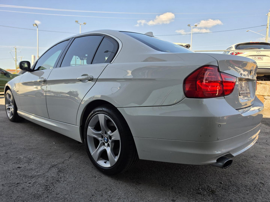 2011 BMW 3 Series E90 320i M Sport Sedan Image 11