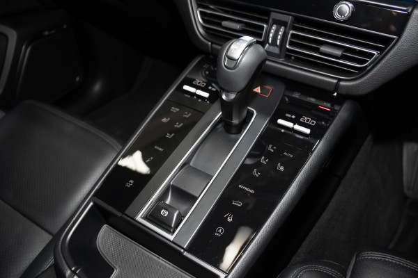 2022 Porsche Macan S SUV image 17