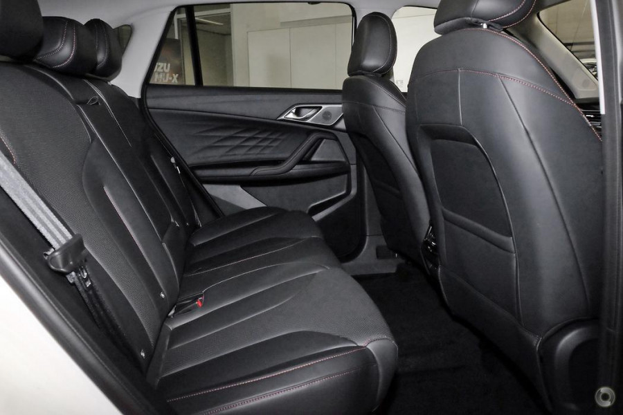 2025 MG HS AS33 Super Hybrid Essence SUV Image 17