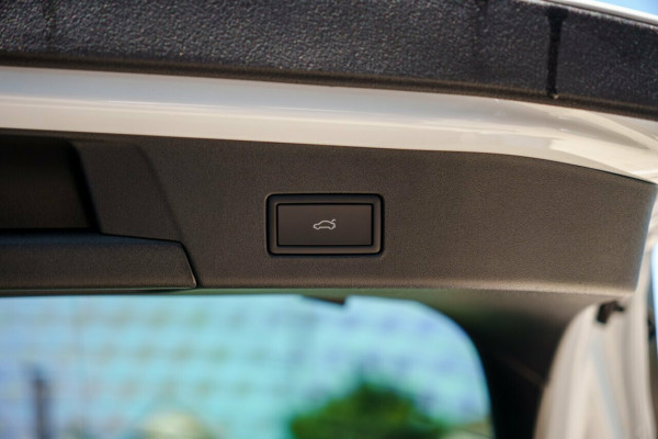 2025 Volkswagen ID. 5 E2 Pro SUV Image 7