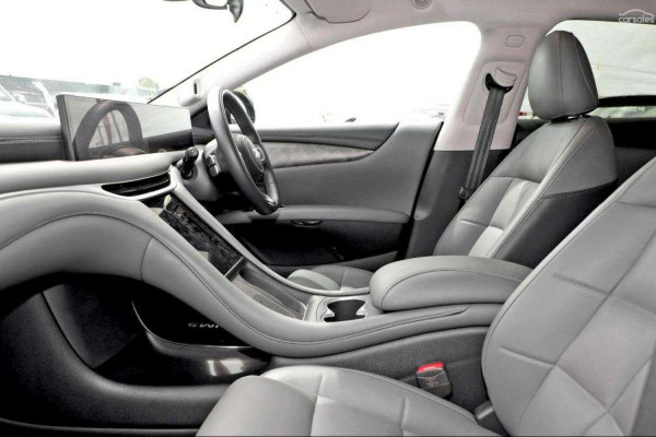 2026 MG IM5 P12L Performance Hatch Image 9