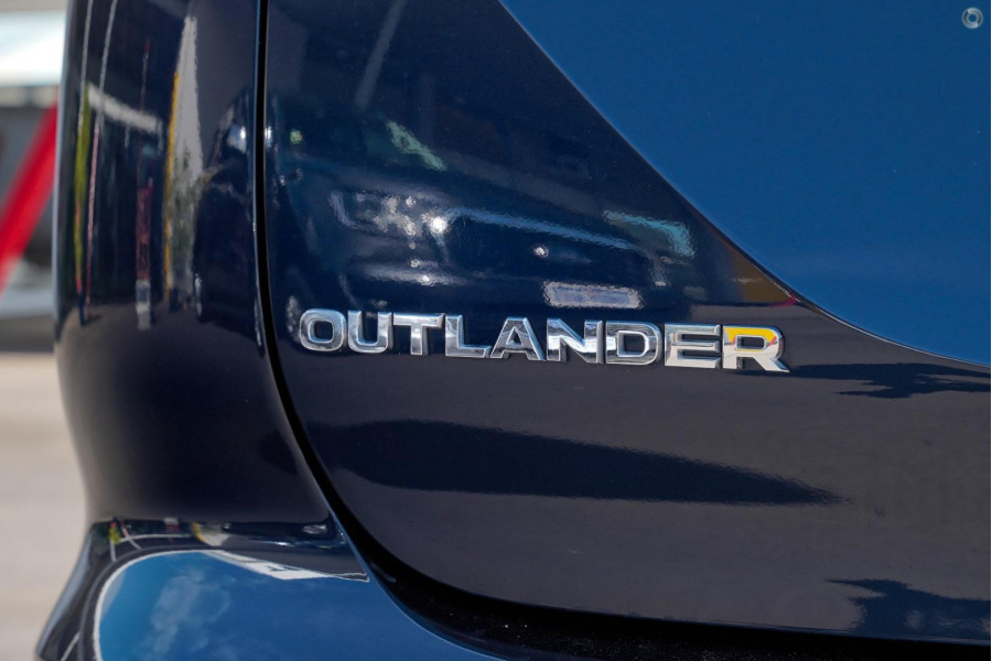 2024 Mitsubishi Outlander ZM LS SUV Image 13