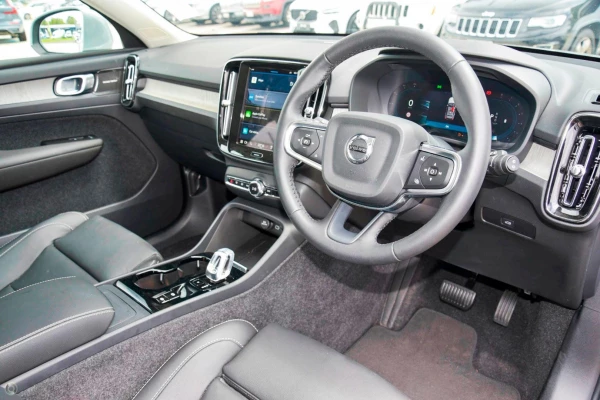 2025 MY26 Volvo XC40 XZ Ultra B4 Bright SUV Image 5