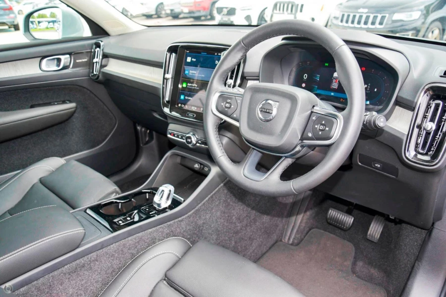 2025 MY26 Volvo XC40 XZ Ultra B4 Bright SUV Image 5