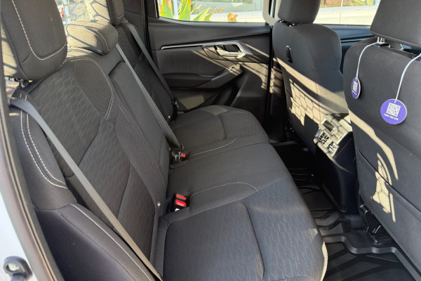 2023 Isuzu D-MAX RG LS-M Cab Chassis Image 13