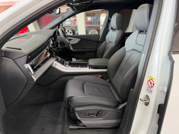 2025 Audi Q7 4M 55 TFSI S line SUV image 13