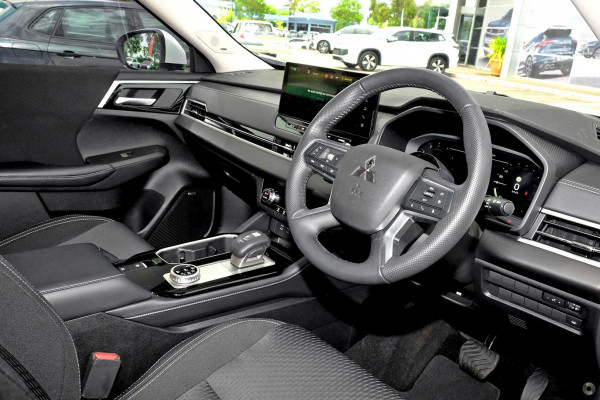 2025 Mitsubishi Outlander ZM LS SUV Image 6