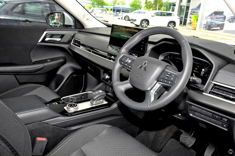 2025 Mitsubishi Outlander ZM LS SUV Image 6