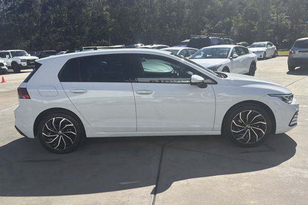 2022 Volkswagen Golf 8 110TSI Life Wagon Image 4