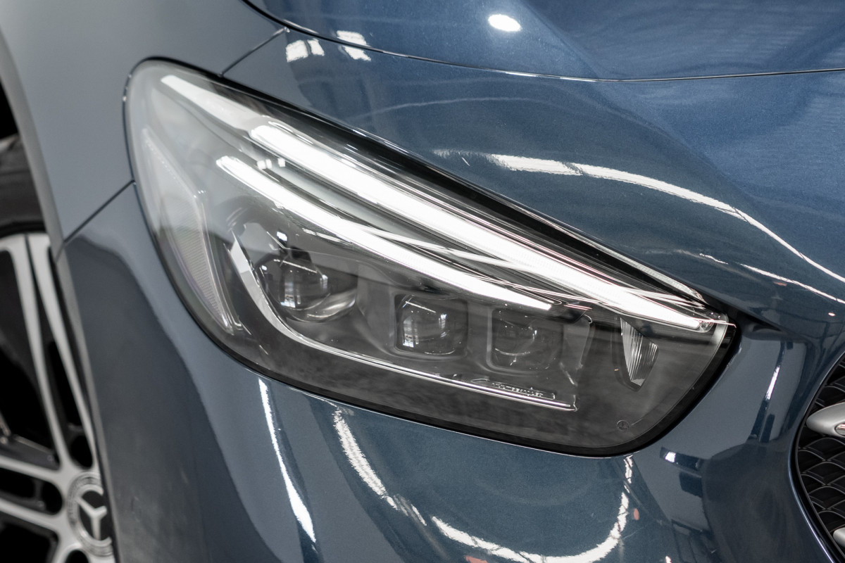 2019 Mercedes-Benz B180 Hatch Image 2
