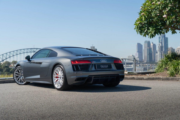 2018 Audi R8 V10 RWS  Coupe Image 2