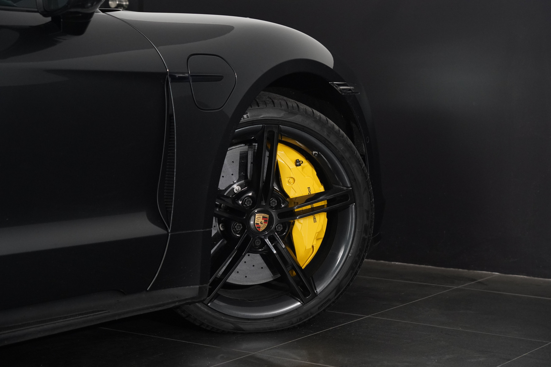 2020 Porsche Taycan Turbo S Coupe Image 10