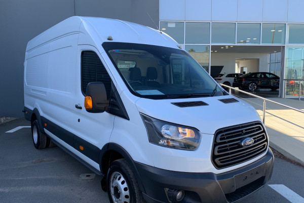 2018 MY17.75 Ford Transit Cab chassis
